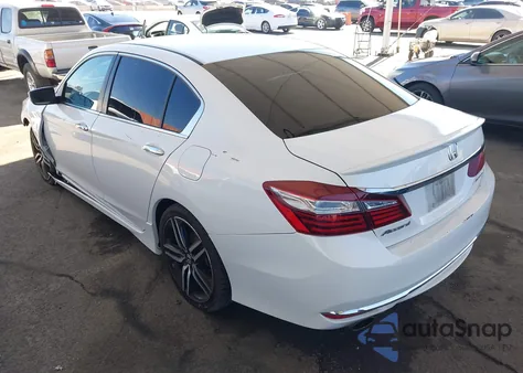 2017 Honda Accord Sport z USA, uszkodzony, nr VIN 1HGCR2F52HA146182